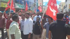 காஞ்சிபுரம் மாவட்டம் சுங்குவார் சத்திரத்தில் இயங்கும் சாம்சங் இந்தியா தொழிற்சாலையில் சுமார் இரண்டாயிரத்துக்கும் மேற்பட்ட ஊழியர்கள் பணிபுரிகின்றனர்.