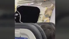 መስኮታ ተገንጺሉ ዝወደቐ ነፋሪት ኣላስካ