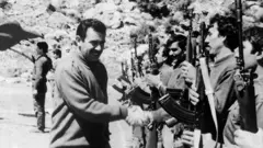 Öcalan, PKK militanlarını selamlıyor, Eylül 1991