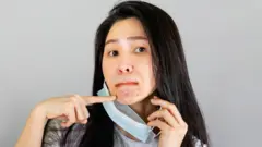 كيف نتخلص من حب الشباب الناتج عن ارتداء الكمامات