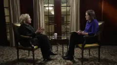 クリントン氏とパーカー特派員