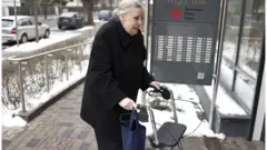 মস্তিষ্কের কোষগুলোতে - যেগুলো মানুষের যোগযোগের কেন্দ্র হিসেবে কাজ করে - যখন অতিরিক্ত পরিমাণ সেরিব্রোস্পাইনাল তরল জমা হয়, তখন এই সমস্যা তৈরি হয়।