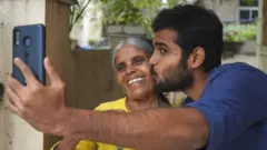 இன்ஸ்டாவில் கலக்கும் பாட்டியும் பேரனும்