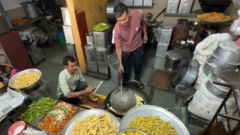 રાજકોટ ફરસાણ, ગેસ સિલિન્ડરની તંગી, કોમર્શિયલ ગેસની અછત, બીબીસી ગુજરાતી 