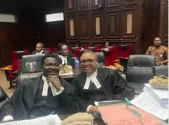 Ọkaiwu Mike EOzekhome na Ifeanyị Ejiofor n'ụlọikpe