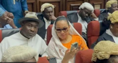 Aworan Natasha Akpoti-Uduaghan ati Ọkọ rẹ ni ile ẹjọ