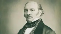 Retrato de Kardec, que aparece sério