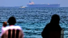 کشتی مرسر استریت تحت مدیریت یک شرکت وابسته به یک میلیاردر اسرائیلی است.