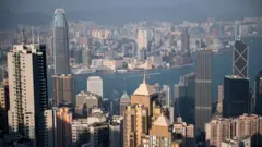 在2019年經歷社會動蕩後，香港的營商環境面臨挑戰。