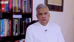 ரணில் விக்ரமசிங்க: 6ஆவது முறையாக இலங்கையின் பிரதமர் - யார் இவர்?