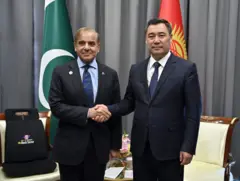 Садыр Жапаров менен Пакистандын премьер-министри Шахбаз Шариф