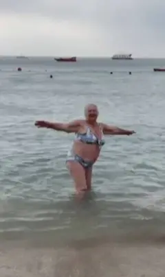 Olha Pylypenko na praia