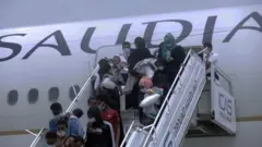 በአስር ሺዎች የሚቆጠሩ በሳዑዲ ሕገወጥ የተባሉ ኢትዮጵያውያን ወደ አገራቸው እንዲመለሱ ሲደረግ ቆይቷል