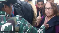 కశ్మీర్‌కు స్వయం ప్రతిపత్తి రద్దుకు వ్యతిరేకంగా ఆందోళన చేపట్టిన మహిళలు