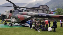 दार्चुला जिल्लाको सबैभन्दा विकट क्षेत्र रहेको व्यास गाउँपालिका–१ को छाङ्ग्रु र तिङ्करमा हेलिकप्टरबाट निर्वाचन सामग्री लिएर जाँदै सुरक्षाकर्मी