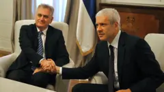 Tomislav Nikolić i Boris Tadić nakon izbora 2012. koje je Nikolić dobio