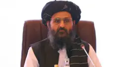 အမေရိကန်တပ်တွေ ဆုတ်ခွာမယ်ဆိုတဲ့ ဒိုဟာ သဘောတူညီချက်ကို တာလီဘန်ကိုယ်စား မူလာ အဘဒ္ဒူ ဂါနီ ဘာရဒါက လက်မှတ်ရေးထိုးခဲ့