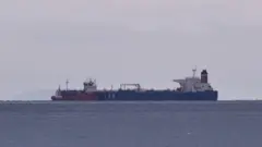من المرجح أن التحرك الإيراني جاء ردا على مصادرة اليونان سفينة محملة بالنفط الإيراني الشهر الماضي