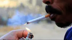 Shirin Ra'ayi Riga na wannan makon ya yi muhawara kan illar shan taba sigari, wadda aka yi bikin ranar yaƙi da shan ta a farkon makon nan.