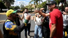 Apoiador de Bolsonaro e apoiador de Lula se confrontam na rua no primeiro dia de julgamento do ex-presidente