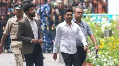 ১১ই জুন সিআইডির দফতরে হাজিরা দিতে আসেন অভিষেক ব্যানার্জী