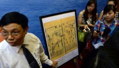 Tiến sĩ Nguyễn Khắc Mạnh thuộc Viện Hàn lâm Khoa học xã hội Việt Nam, một cơ quan nhà nước, giới thiệu bản đồ liên quan tới quần đảo Hoàng Sa trong một sự kiện vào tháng 6/2014
