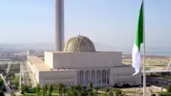 Dis Algeria mosque na di biggest for Africa