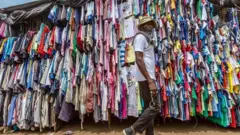 Amah walking through Hezranawoe Market