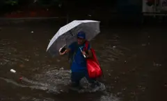 महाराष्ट्रात विविध ठिकाणी सोसाट्याचा वारा आणि गडगडाटासह पावसाचा इशारा, वाचा ताजी माहिती