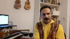 بابک رجبی، خواننده و آهنگساز از روزهای قرنطینه می‌گوید