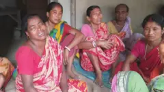 कटिहार में मृतकों के लिए विलाप करती महिलाएं