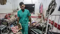 حجم الدمار في غرفة في مستشفى في غزة