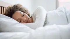 امرأة نائمة