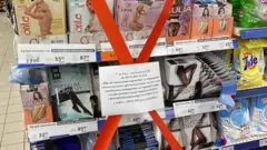 Без лампочок і шкарпеток. Українці жаліються, що через карантин не можуть купити низку товарів