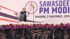 बैंकॉक में नरेंद्र मोदी