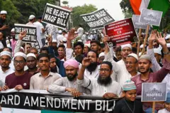 বিলটি পাস হওয়ার পর দেশ জুড়ে তীব্র প্রতিবাদ জানিয়েছেন মুসলিমরা। কলকাতার ছবি, ৫ এপ্রিল 