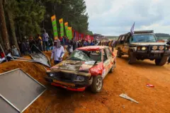 දියතලාව 'Fox Hill Supercross 2024' මෝටර් ධාවන තරගය අතුරතුර පුද්ගලයින් 7 දෙනෙකුට මරු කැඳවමින් සිදුවූ අනතුර සම්බන්ධයෙන් අත්අඩංගුවට ගත් මෝටර් රථ ධාවන තරගකරුවන් දෙදෙනා බදාදා (අප්‍රේල් 24) ඇප මත මුදාහැරිණි.