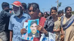 இலங்கையின் தமிழர் பகுதிகள் முடங்கின - முல்லைத்தீவில் பாரிய போராட்டம்