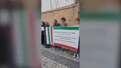 تجمع دانشجویان متقاضی ویزای ایتالیا در تهران