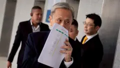 ศ.ดร. นพ.ประสิทธิ์ วัฒนาภา อุปนายกแพทยสภา คนที่ 1 คือผู้แถลงมติแพทยสภาเกิน 60 เสียง ให้ลงโทษ 3 หมอรักษาอดีตนายกฯ