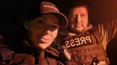 Воєнна кореспондентка телеканалу "FreeДом" Олена Губанова та оператор Євген Кармазін
