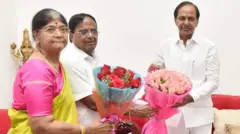 కేసీఆర్‌ను కలిసిన పొన్నాల లక్ష్మయ్య దంపతులు
