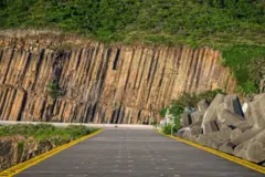 Formación rocosa de piedras ígneas en Hong Kong
