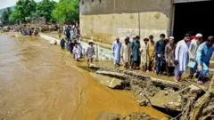 પાકિસ્તાનમાં એવો કેવો વરસાદ પડ્યો કે 657થી વધુ લોકોનાં મોત થયાં 