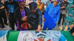 Aworan iyawo Akeredolu pẹlu posi
