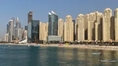 مجموعة من المباني الجديدة في دبي