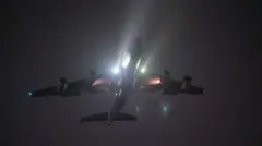 صورة أرشيفية لطائرة تزود بالوقود خلال انطلاقها لدعم عملية "عين الصقر" عند استهداف الولايات المتحدة ما وصفتها بمواقع متعددة لتنظيم الدولة الإسلامية وسط سوريا نهاية العام الماضي