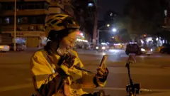 Entregadora em Wuhan