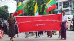 ကြံ့ခိုင်ရေးပါတီဝင်တွေ တချို့လည်း ဆန္ဒပြပွဲ တွေမှာ ပါဝင်ကြပါတယ်။