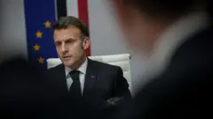 Macron falando durante evento